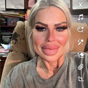 Meet your Posher, Holly